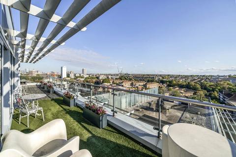 3 bedroom flat for sale, Juniper Drive, London, SW18 1FX