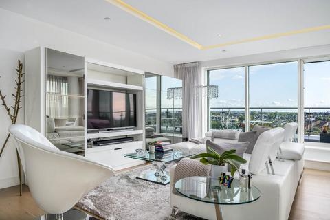 3 bedroom flat for sale, Juniper Drive, London, SW18 1FX
