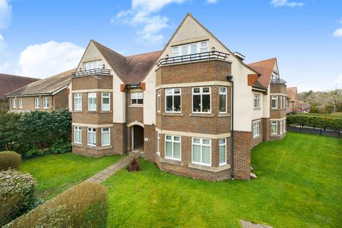 2 bedroom ground floor flat for sale, Forest Road, Leatherhead