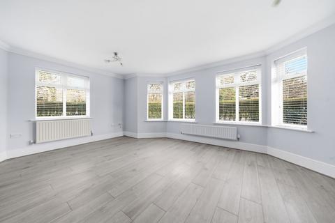 2 bedroom ground floor flat for sale, Forest Road, Leatherhead