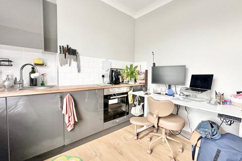 Studio to rent, Iverson Road, London NW6