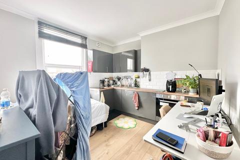 Studio to rent, Iverson Road, London NW6