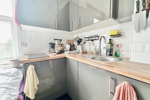 Studio to rent, Iverson Road, London NW6