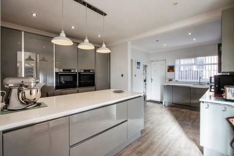 3 bedroom semi-detached house for sale, Oakwood Lane, West Yorkshire LS8