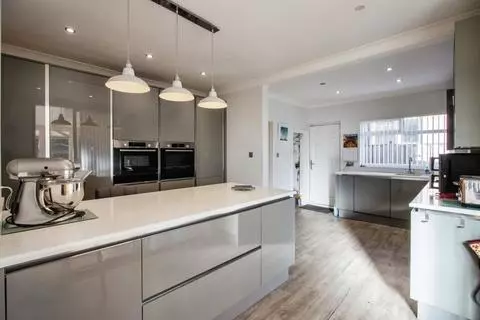 3 bedroom semi-detached house for sale - Photo 4