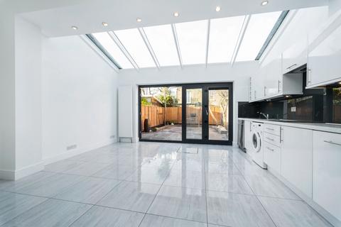 4 bedroom house to rent, Vera Road, London, SW6
