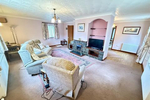 3 bedroom detached bungalow for sale, Llanwnnen, Lampeter