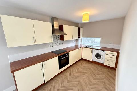 2 bedroom flat to rent, North Side, Gateshead NE8