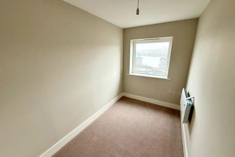 2 bedroom flat to rent, North Side, Gateshead NE8