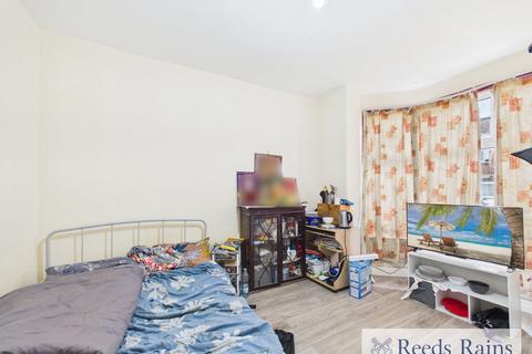 3 bedroom terraced house to rent, Westwood Road, Ilford IG3