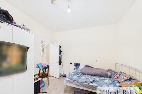 3 bedroom terraced house to rent, Westwood Road, Ilford IG3