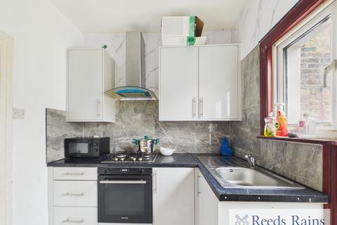 3 bedroom terraced house to rent, Westwood Road, Ilford IG3
