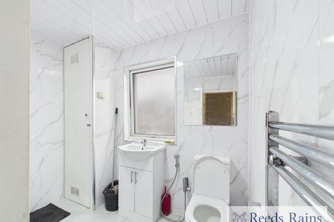 3 bedroom terraced house to rent, Westwood Road, Ilford IG3