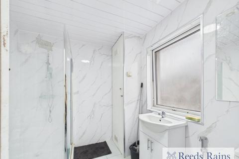 3 bedroom terraced house to rent, Westwood Road, Ilford IG3