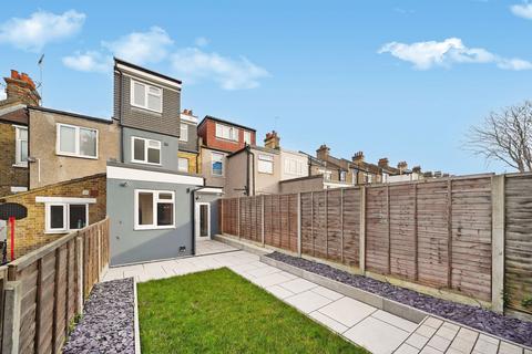 4 bedroom terraced house for sale, Bostall Lane, London, SE2