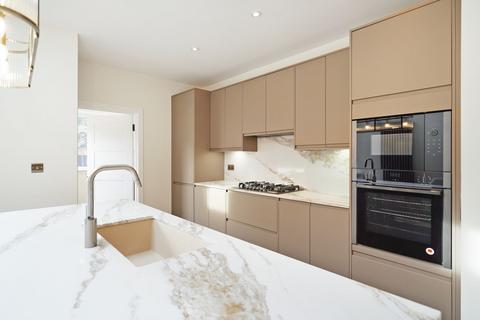 4 bedroom terraced house for sale, Bostall Lane, London, SE2