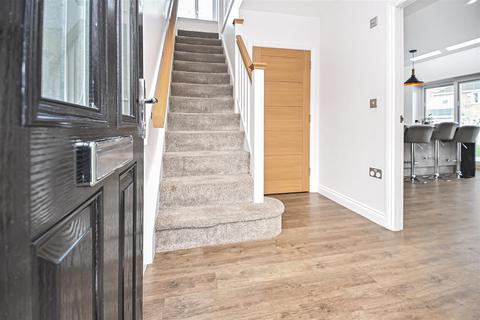 3 bedroom detached house for sale, Millside Close, Leigh