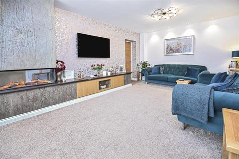 3 bedroom detached house for sale, Millside Close, Leigh