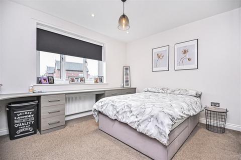 3 bedroom detached house for sale, Millside Close, Leigh