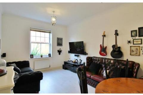 2 bedroom flat to rent, Clarence Place, Christchurch BH23