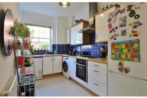 2 bedroom flat to rent, Clarence Place, Christchurch BH23