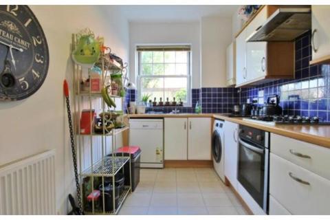2 bedroom flat to rent, Clarence Place, Christchurch BH23