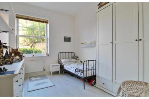 2 bedroom flat to rent, Clarence Place, Christchurch BH23