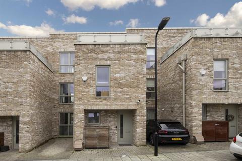 3 bedroom semi-detached house to rent, Davenant Way, London W3