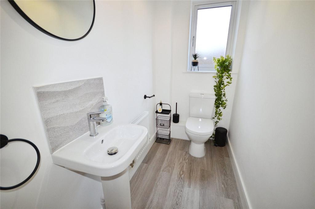 Cloakroom/Wc