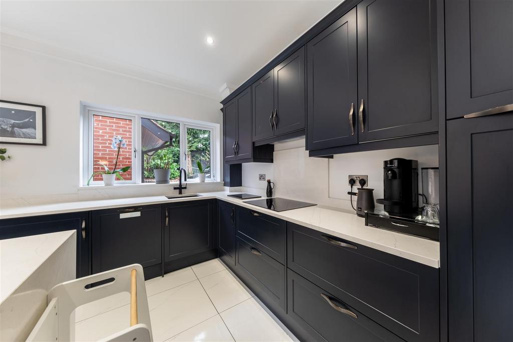 74 Hadrian Way-003.jpg
