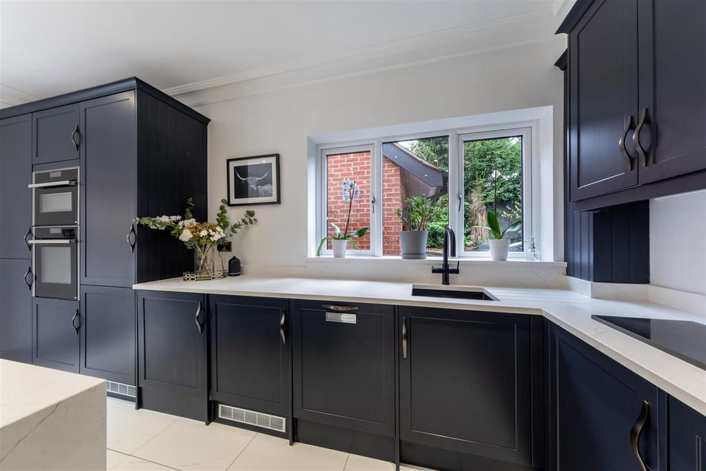 74 Hadrian Way-004.jpg