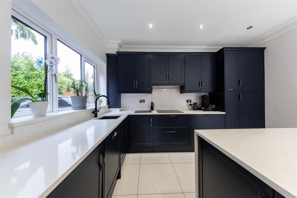 74 Hadrian Way-006.jpg
