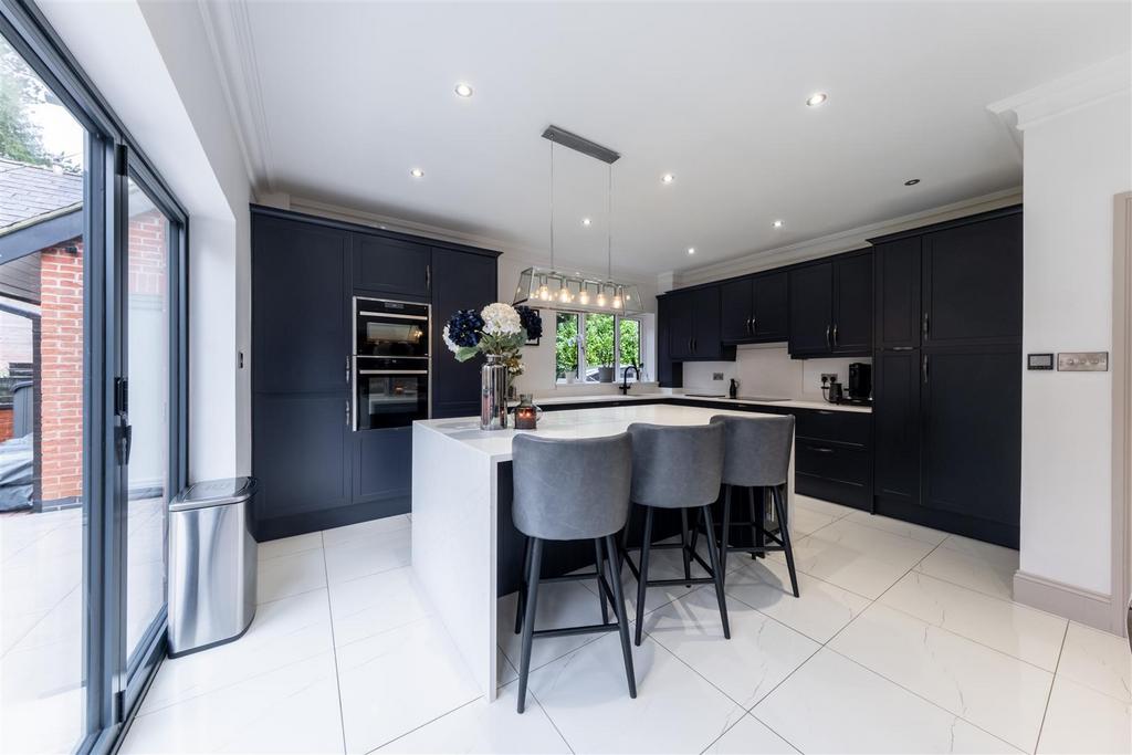 74 Hadrian Way-002.jpg