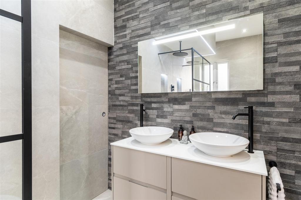 74 Hadrian Way-037.jpg