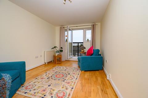 1 bedroom flat for sale, Ovaltine Drive, Kings Langley WD4