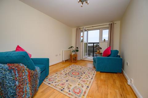 1 bedroom flat for sale, Ovaltine Drive, Kings Langley WD4