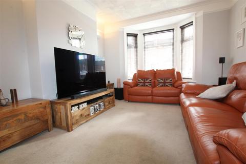 3 bedroom terraced house to rent, The Crescent, Eastleigh