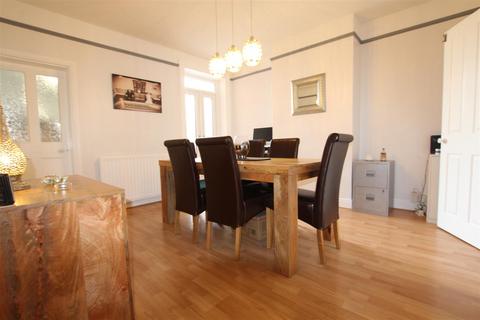 3 bedroom terraced house to rent, The Crescent, Eastleigh