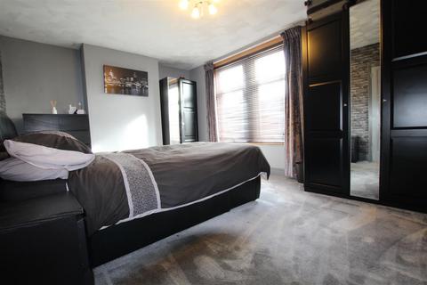 3 bedroom terraced house to rent, The Crescent, Eastleigh