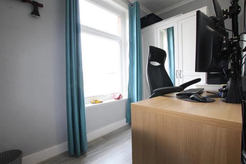 3 bedroom terraced house to rent, The Crescent, Eastleigh