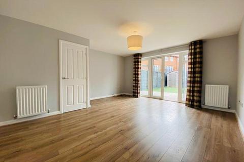 3 bedroom terraced house to rent, Leigh Road, Sittingbourne ME10