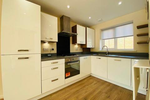 3 bedroom terraced house to rent, Leigh Road, Sittingbourne ME10