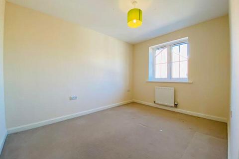3 bedroom terraced house to rent, Leigh Road, Sittingbourne ME10