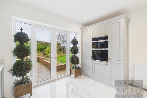 2 bedroom detached bungalow for sale, Park View, Hastings