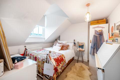 2 bedroom flat to rent, Knights Hill, Tulse Hill, London, SE27