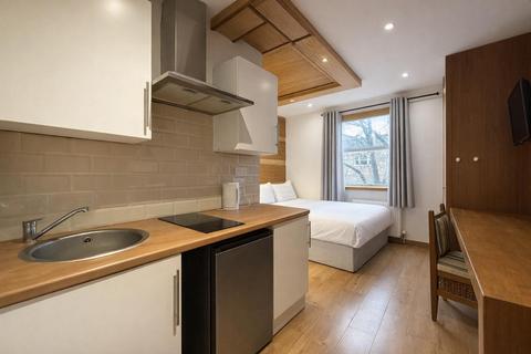Studio to rent, 45 Kempsford Gardens, Earls Court SW5