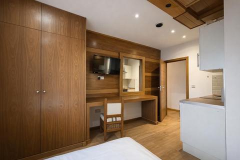 Studio to rent, 45 Kempsford Gardens, Earls Court SW5
