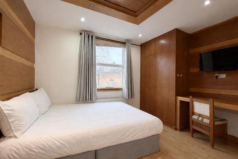 Studio to rent, 45 Kempsford Gardens, Earls Court SW5