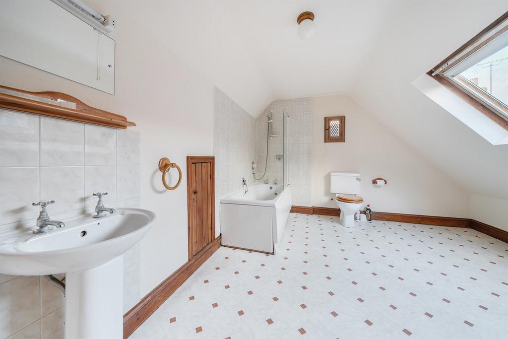 En-suite bathroom