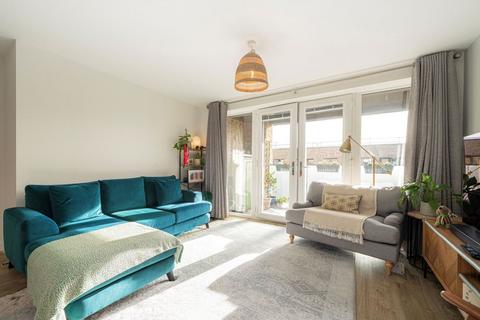 2 bedroom flat for sale, Spitfire Chase, Walton-On-Thames KT12